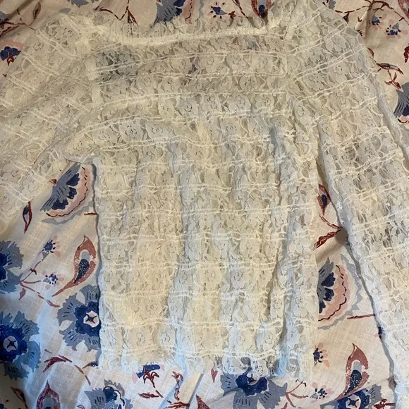Free people white blouse, worn once. excellent condition. - Picture 2 of 2